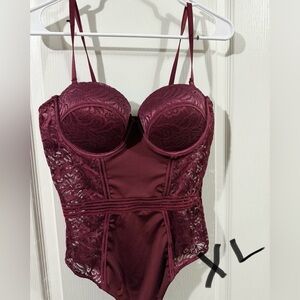 Elegant Lace Burgundy Bustier